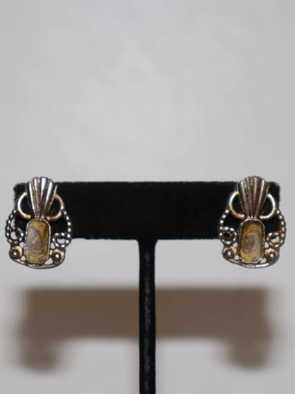 ✨ Vintage Gold Etched Heart Earrings • 7/8” • Pierced ✨